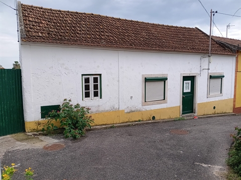 Moradia para Restaurar T2+1